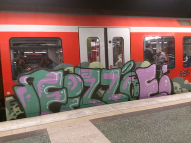Graffiti Train - Photo by HAMBURG7 - fizzoe, round (2013)