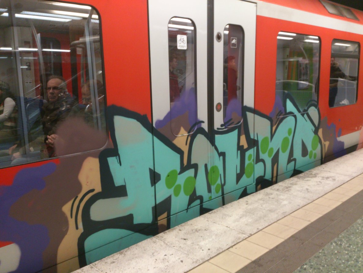 Graffiti Train - Photo by HAMBURG7 - round, fizzoe (2013)
