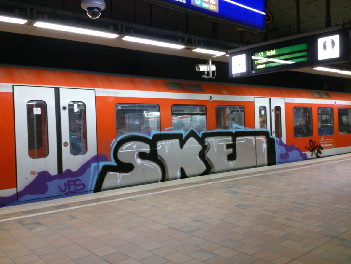 Graffiti Train in Hamburg - Photo by HAMBURG7 - ske, ufs (2013)