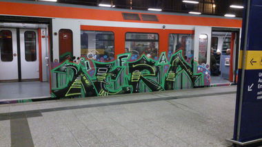 Graffiti Train in Hamburg - Photo by HAMBURG7 - aera, ifa, layup (2013)
