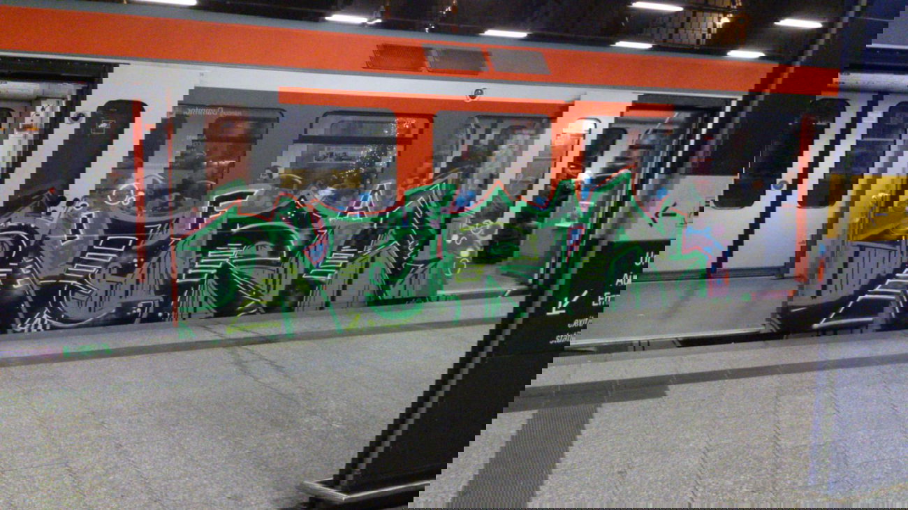 Graffiti Train in Hamburg - Photo by HAMBURG7 - aera, ifa, layup (2013)