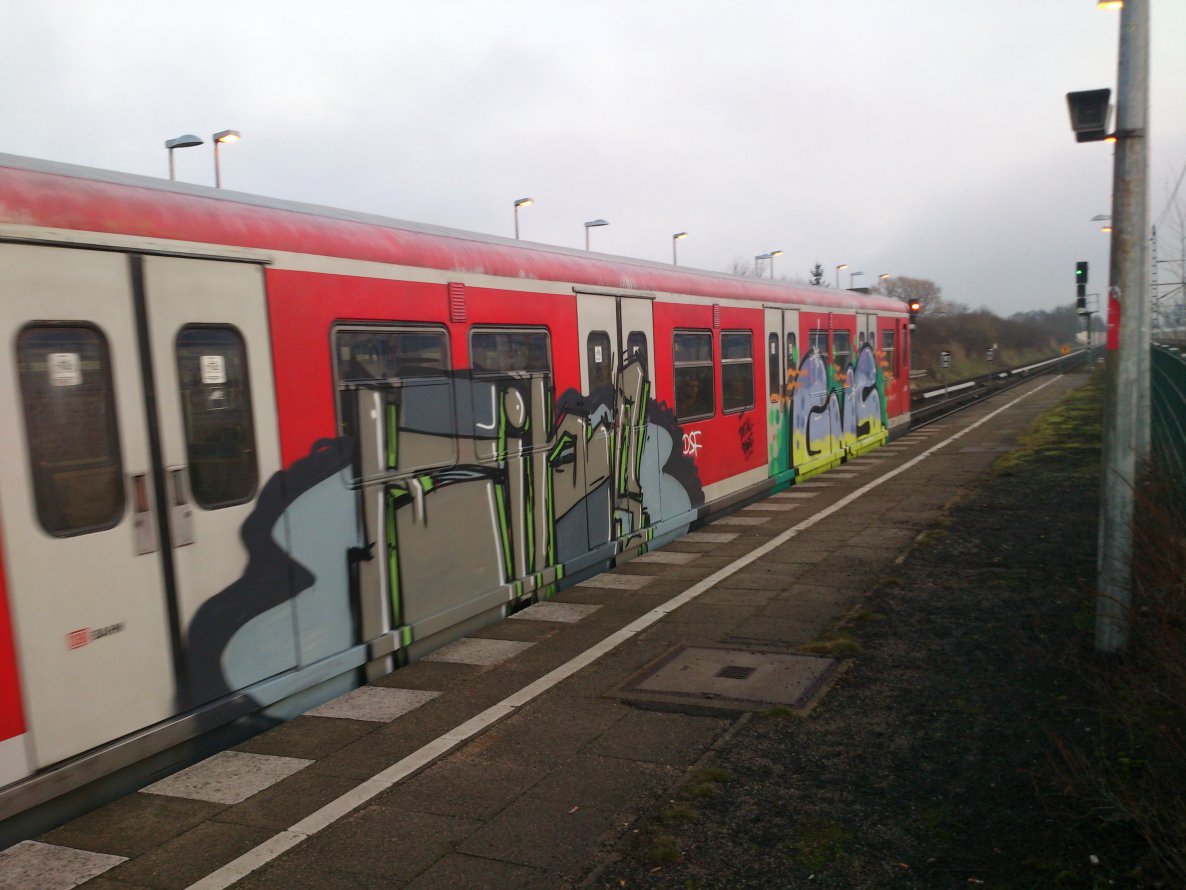 Graffiti Train - Photo by HAMBURG7 - kins, gms, dsf (2014)