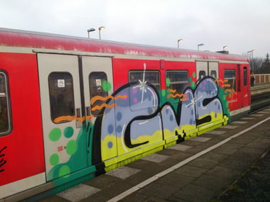 Graffiti Train in Hamburg - Photo by HAMBURG7 - gms, kins, dsf (2014)