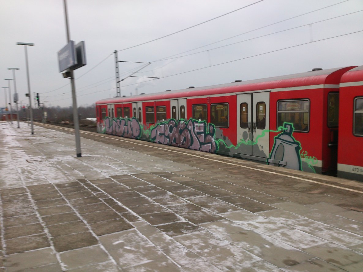 Graffiti Train in Hamburg - Photo by HAMBURG7 - layup, fissoe, round (2014)