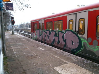 Graffiti Train in Hamburg - Photo by HAMBURG7 - layup, fissoe, round (2014)