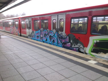 Graffiti Train in Hamburg - Photo by HAMBURG7 - fissoe, zorn (2014)