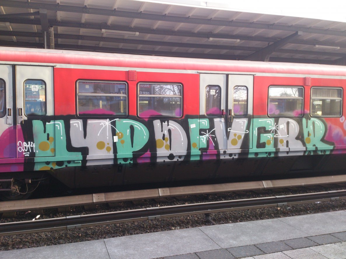 Graffiti Train in Hamburg - Photo by HAMBURG7 - lyp, dfv, gbr (2014)