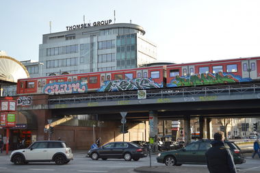 Graffiti Train in Hamburg - Photo by HAMBURG7 - rumba, mone, olum (2014)
