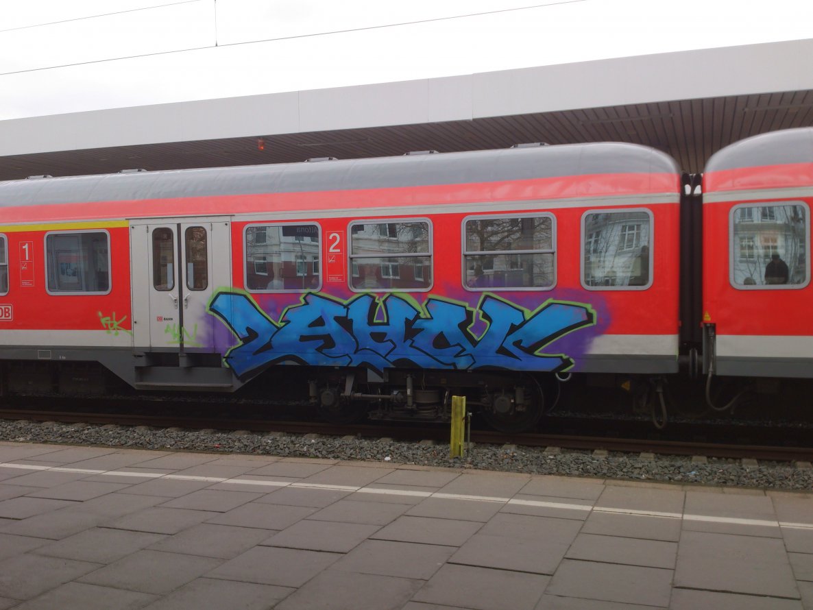 Graffiti Train in Hamburg - Photo by HAMBURG7 - ahn, sn (2014)