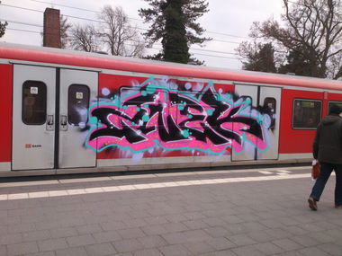 Graffiti Train in Hamburg - Photo by HAMBURG7 - znek (2014)