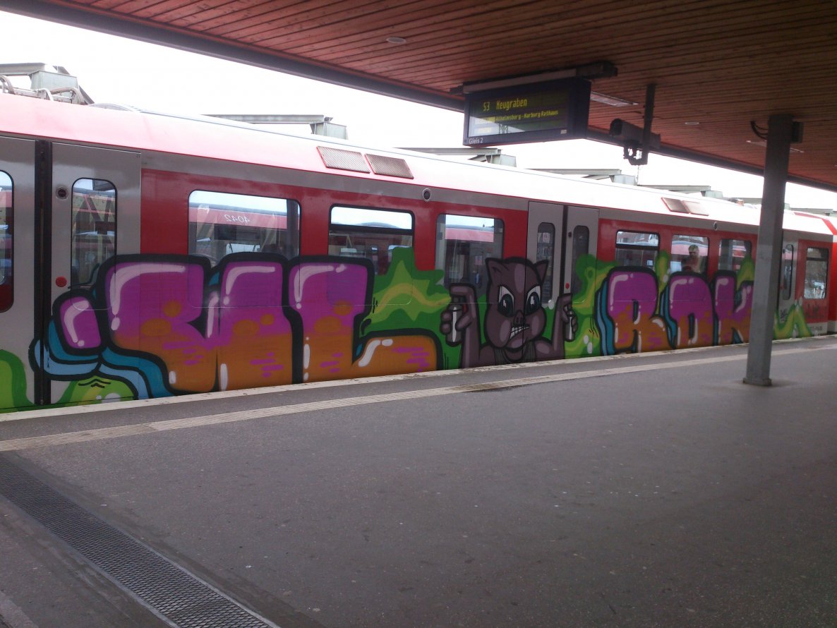Graffiti Train in Hamburg - Photo by HAMBURG7 - wl, rdk, taro (2014)