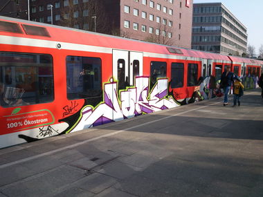 Graffiti Train in Hamburg - Photo by HAMBURG7 - joke, sloe, kied (2014)