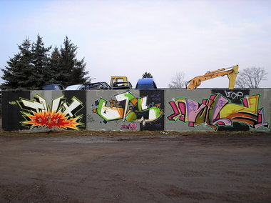 Graffiti Photo by HANZO - Twix;, Otis;, Vale; (2006)