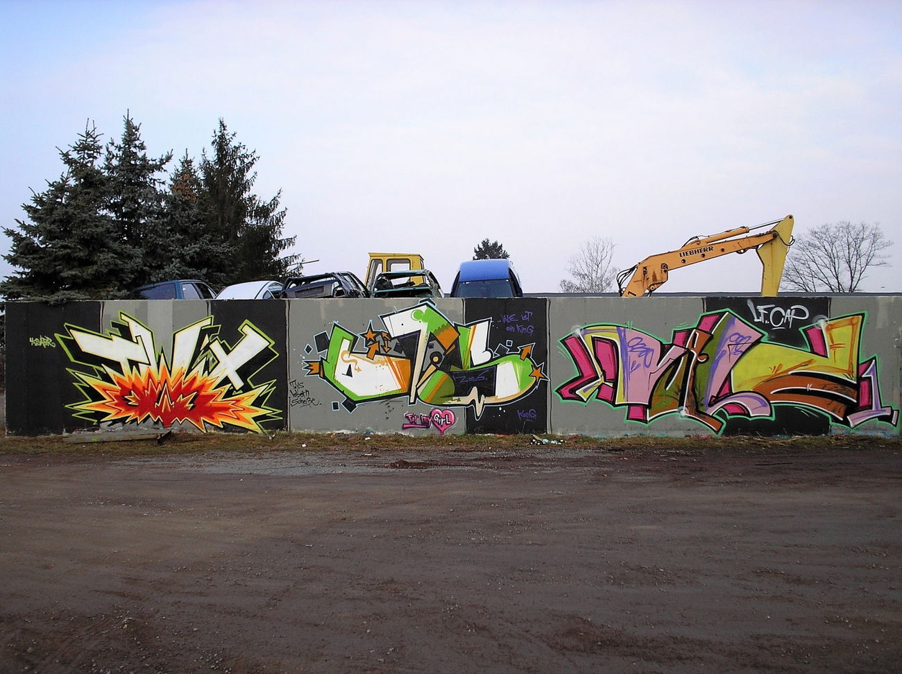 Graffiti Photo by HANZO - Twix;, Otis;, Vale; (2006)