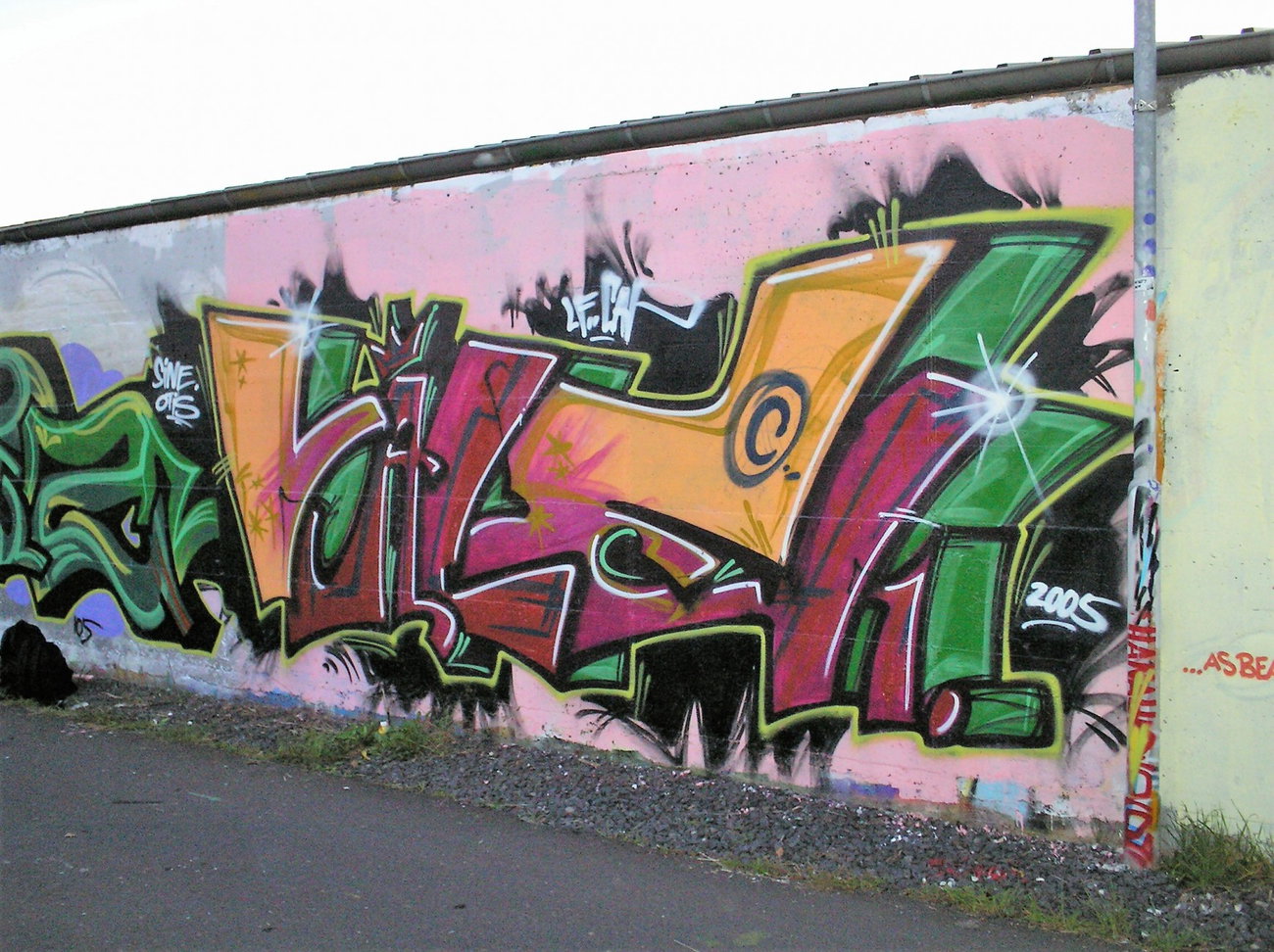 Graffiti Photo by HANZO - Vale;, LF;, CAP (2005)