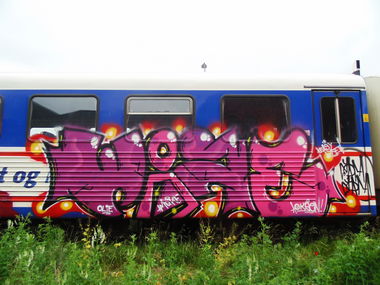 Graffiti Train - Photo by HAOS - wize, zam, zam (2016)