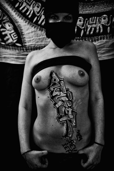 Graffiti Artwork - Photo by HELLSINKI - boobs, girl (2014)