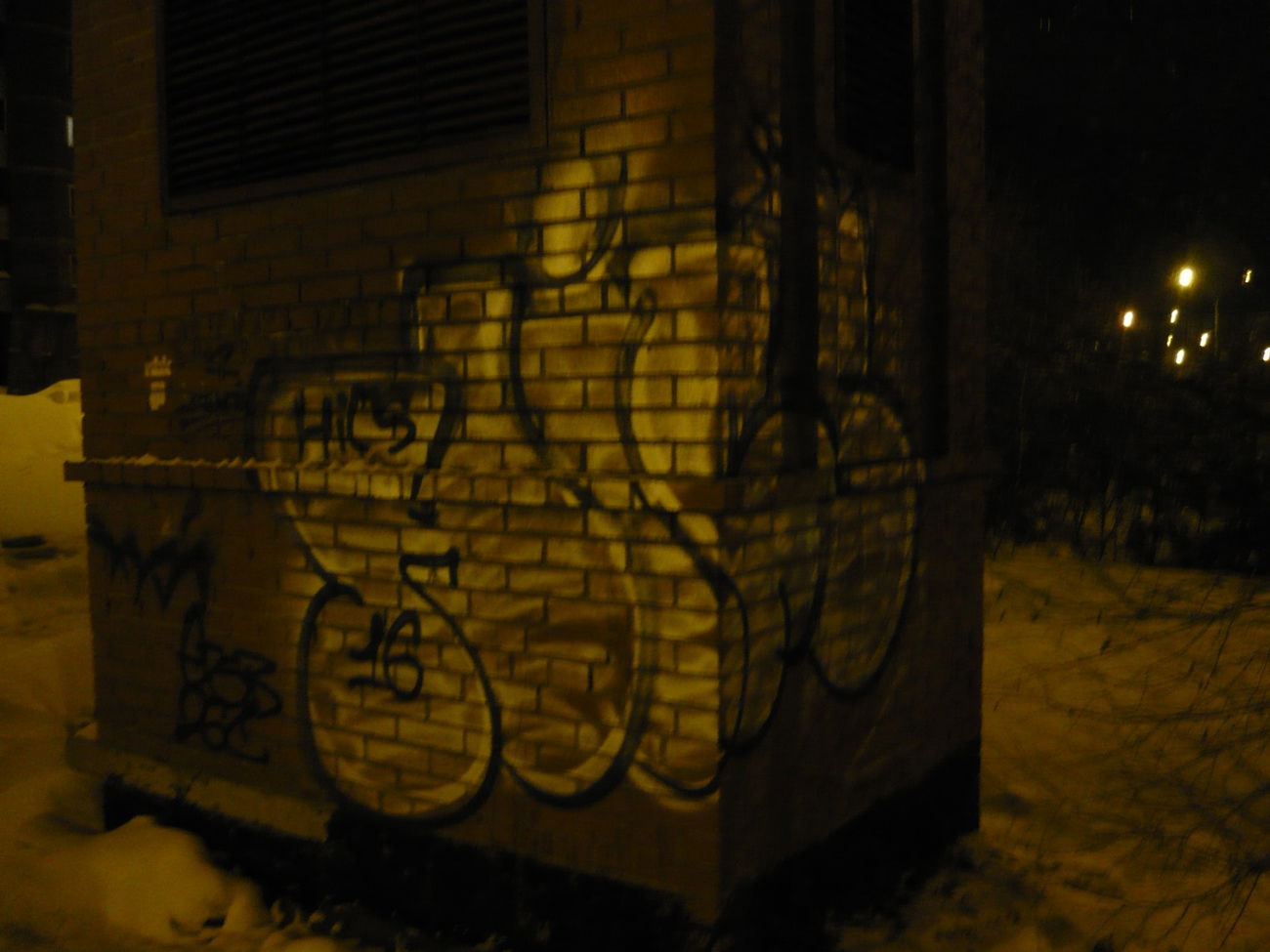 Graffiti Bombing - Photo by HICSONE