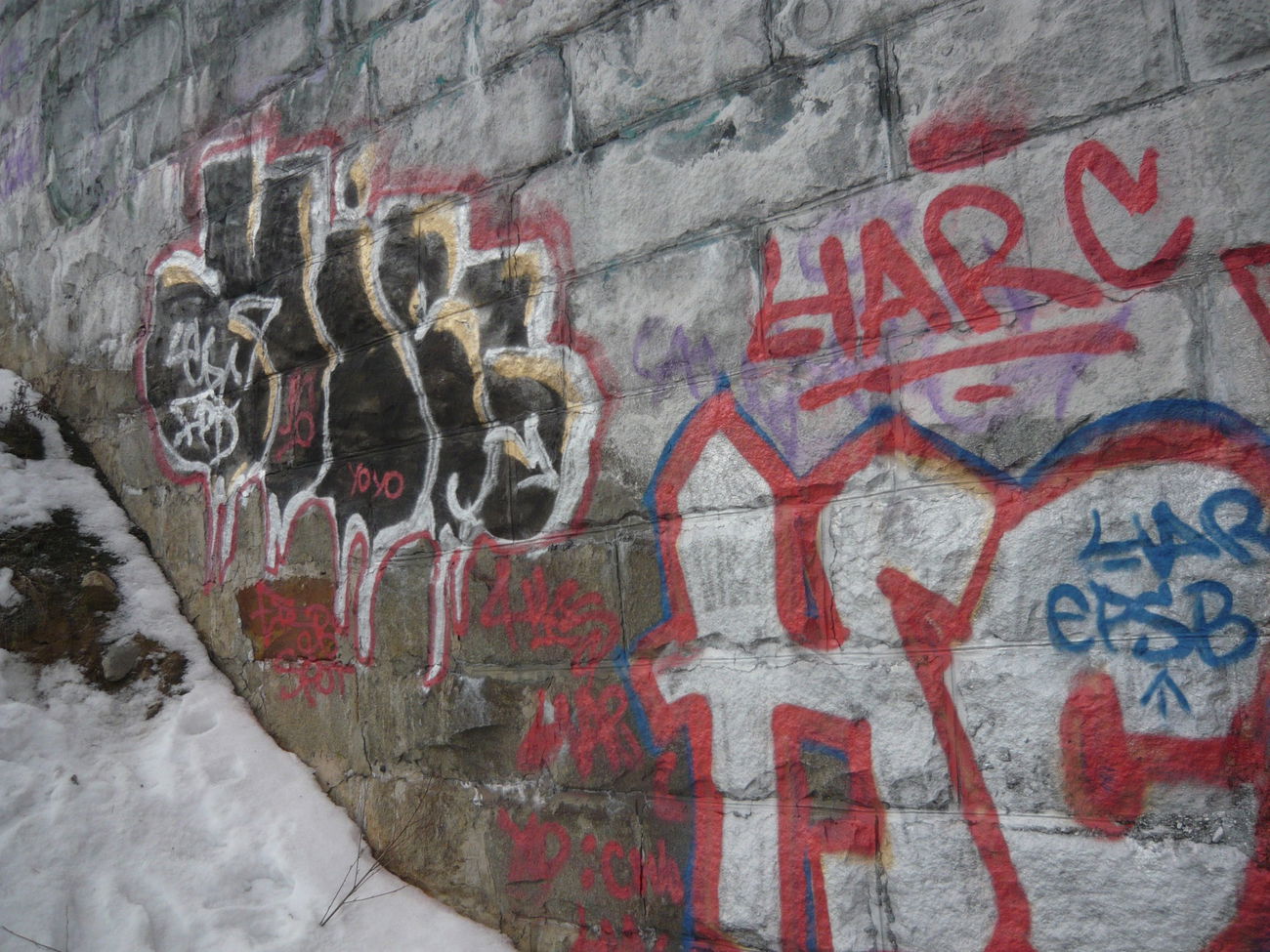 Graffiti Bombing - Photo by HICSONE