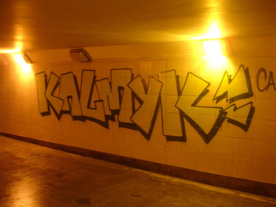 Graffiti Wall in moscow - Photo by HITCHHIKER