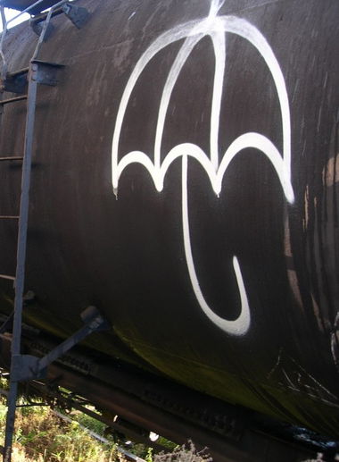 Graffiti Train - Photo by HITCHHIKER