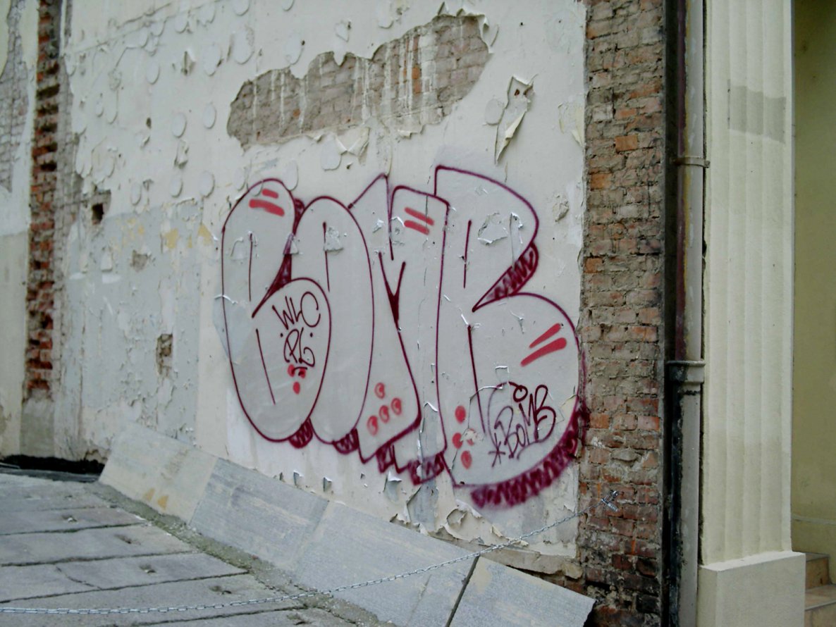 Graffiti Bombing in Jena - Photo by HOBO - BOMB
