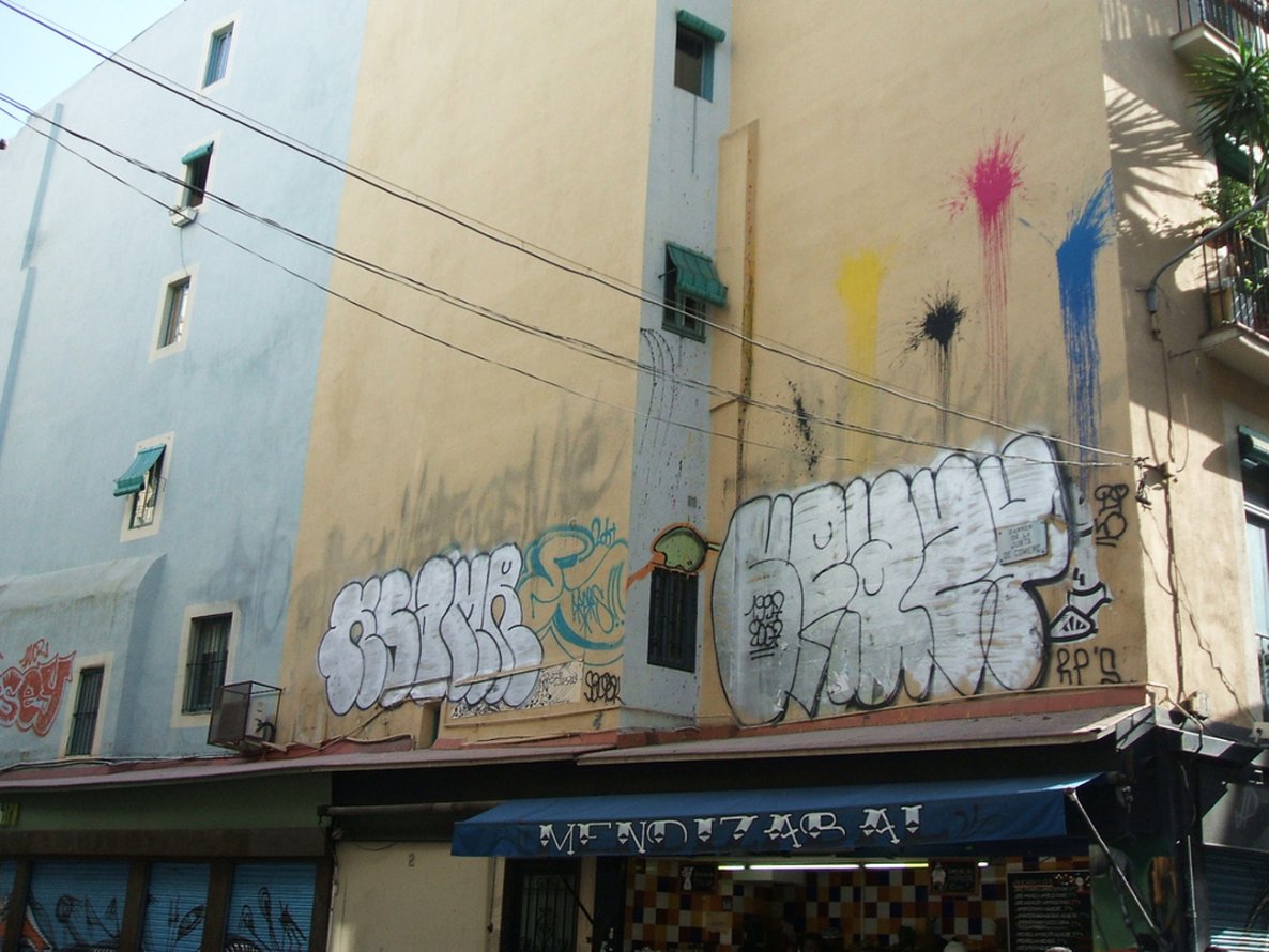 Graffiti Bombing in Barcelona - Photo by HOBO - KSAMR, CRAZY