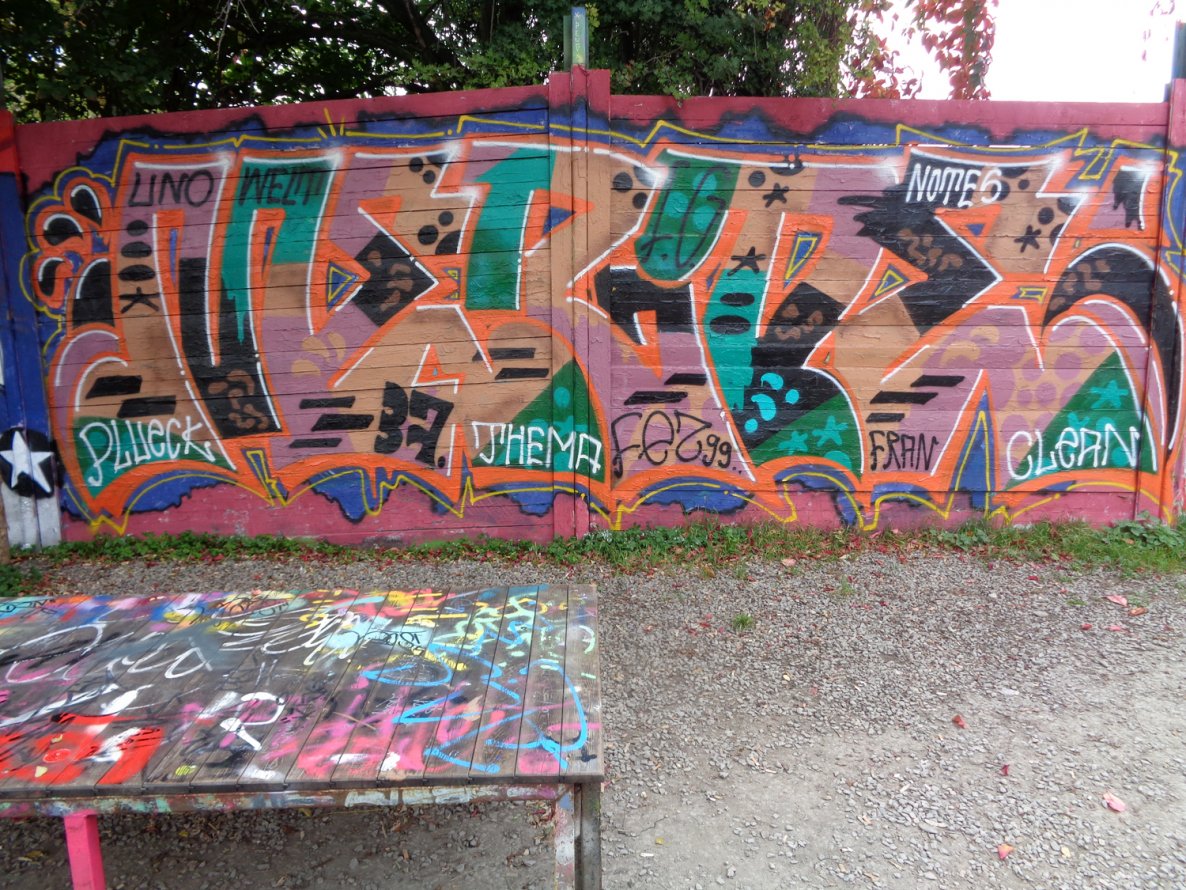Graffiti Wall - Photo by HOBO - MERDE, WELT, UNO (2014)