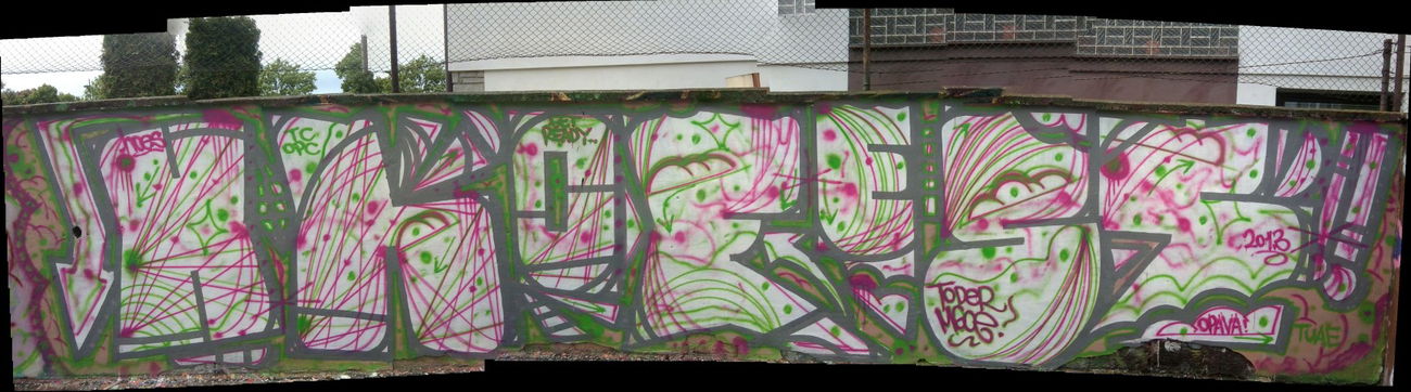 Graffiti Wall - Photo by HOES91 (2013)