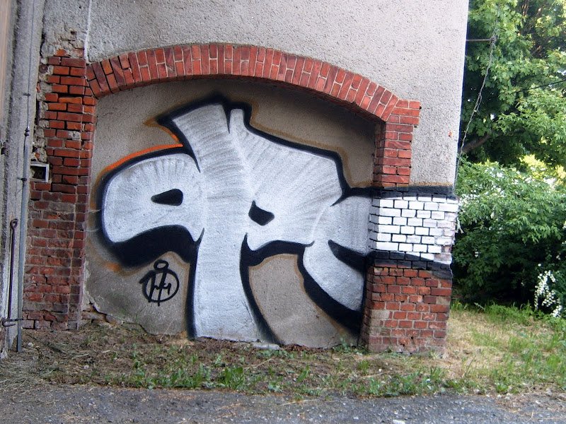 Graffiti Wall - Photo by HOES91