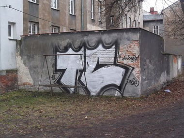 Graffiti Bombing - Photo by HOES91