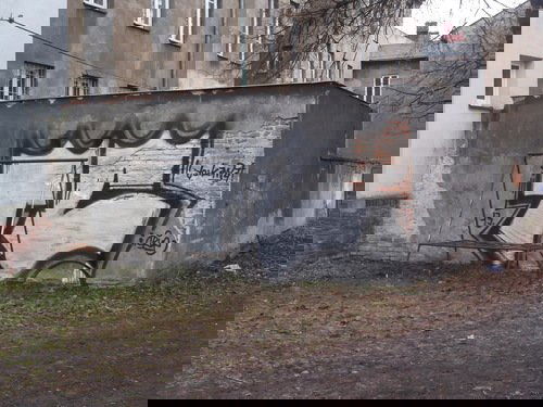 Graffiti Bombing - Photo by HOES91