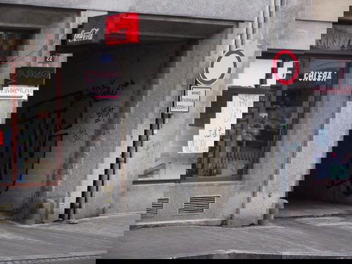 Graffiti Bombing - Photo by HOES91