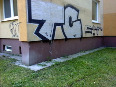 Graffiti Bombing - Photo by HOES91