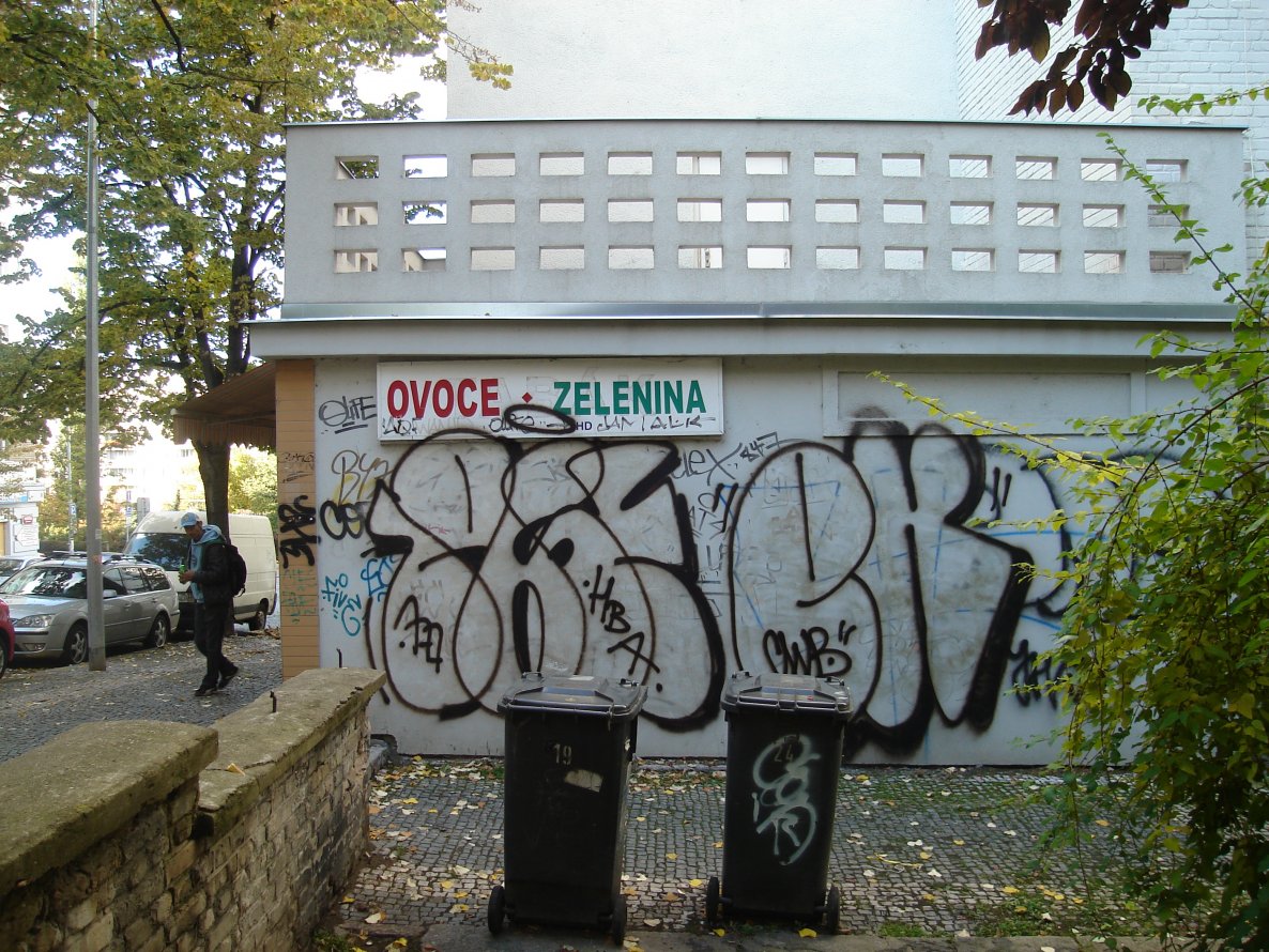 Graffiti Bombing - Photo by HOOD177 (2013)