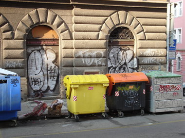 Graffiti Bombing in Prague - Photo by HOOD177
