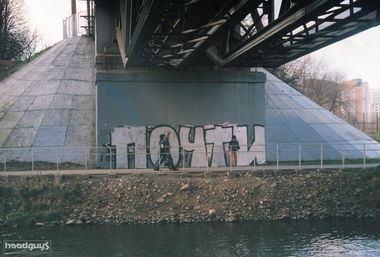 Graffiti Bombing - Photo by HOODGUYS (2012)