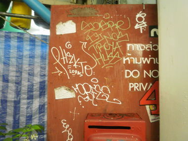 Graffiti Bombing - Photo by HOYA - hekto, horfee, bangkok