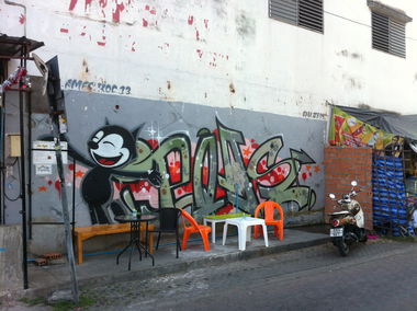 Graffiti Wall - Photo by HOYA - poas, chiang, mai