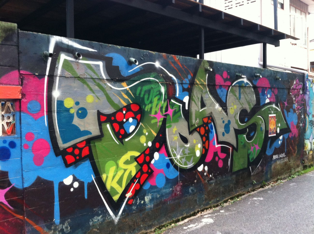 Graffiti Wall - Photo by HOYA - poas, chiang, mai