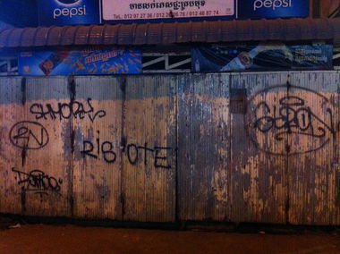 Graffiti Wall - Photo by HOYA - 6tron, risote, shmory