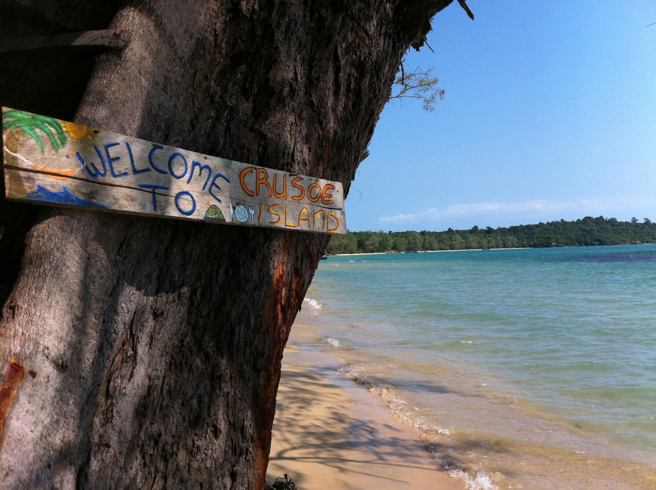 Graffiti Artwork - Photo by HOYA - crusoe, island, wooden