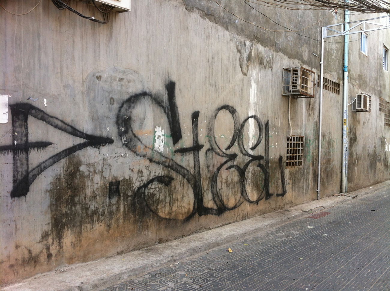 Graffiti Bombing - Photo by HOYA - steel, msk, phnom