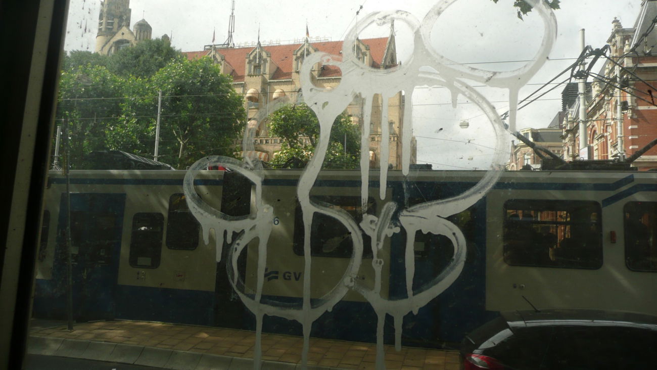 Graffiti Bombing - Photo by HOYA - amsterdam, 10, foot