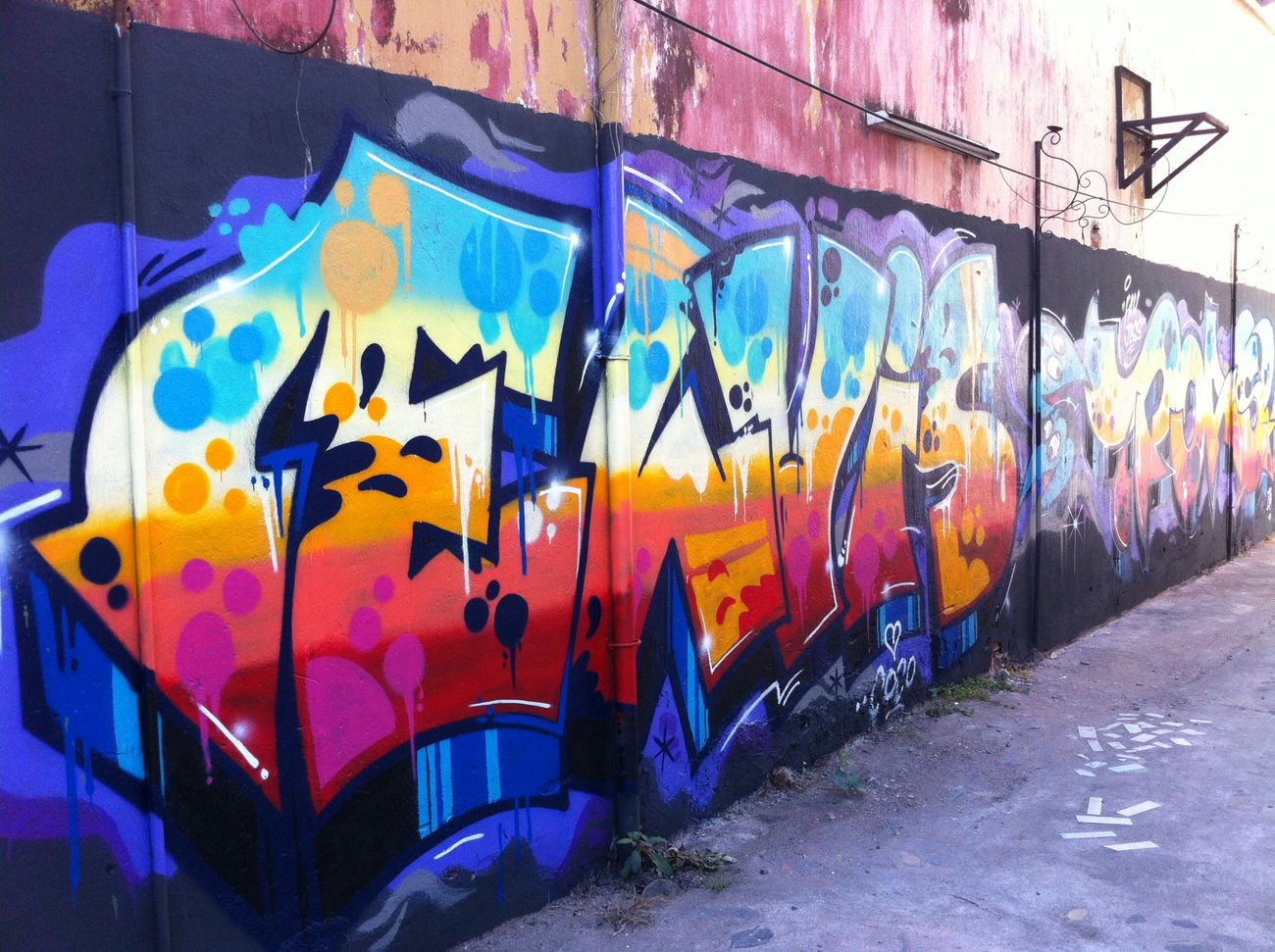 Graffiti Wall - Photo by HOYA - elvis, chiang, mai
