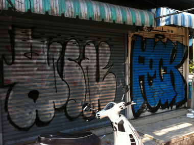 Graffiti Bombing - Photo by HOYA - bangkok, thailand, fecks