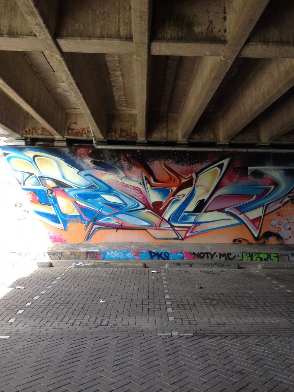 Graffiti Wall - Photo by HOYA - amsterdam