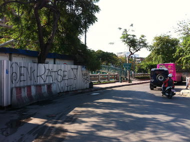 Graffiti Bombing - Photo by HOYA - denk, 1up, rätsel