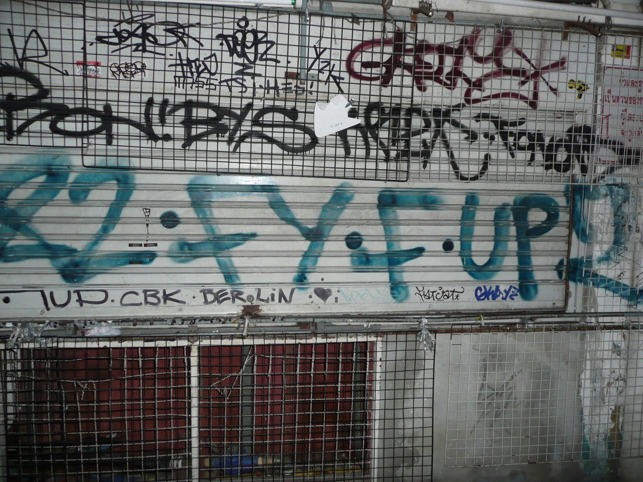 Graffiti Bombing - Photo by HOYA - f, upz, bangkok