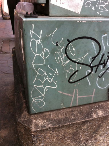 Graffiti Wall - Photo by HOYA - horfee, bangkok, thailand